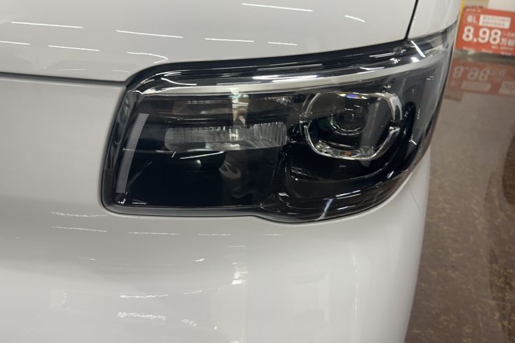 Used Wuling Zhiguang New Energy 2025 Model 305km Ambitious Edition Left Front Headlight