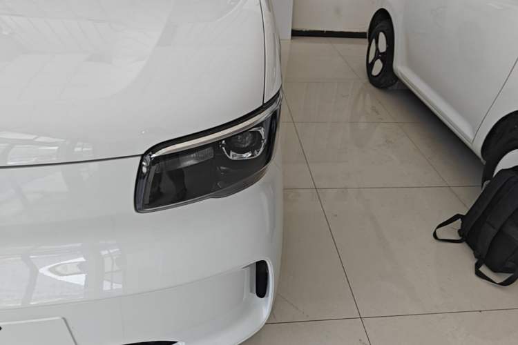 Used Wuling Zhiguang New Energy 2025 Model 305km Ambitious Edition Left Front Headlight