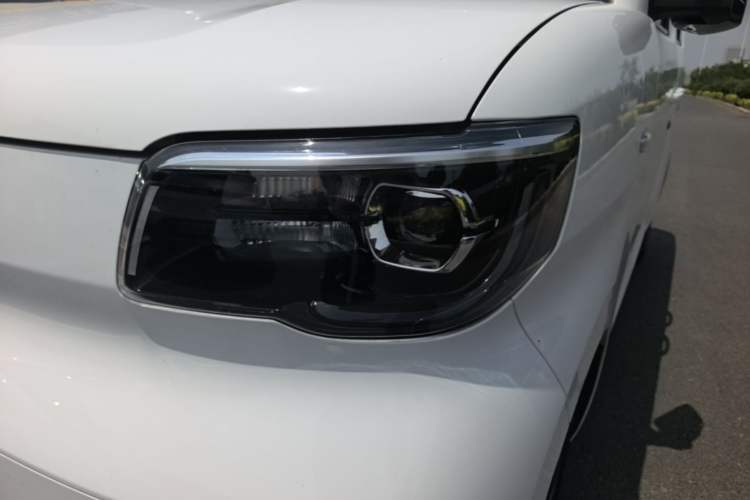 Used Wuling Zhiguang New Energy 2025 Model 305km Ambitious Edition Left Front Headlight