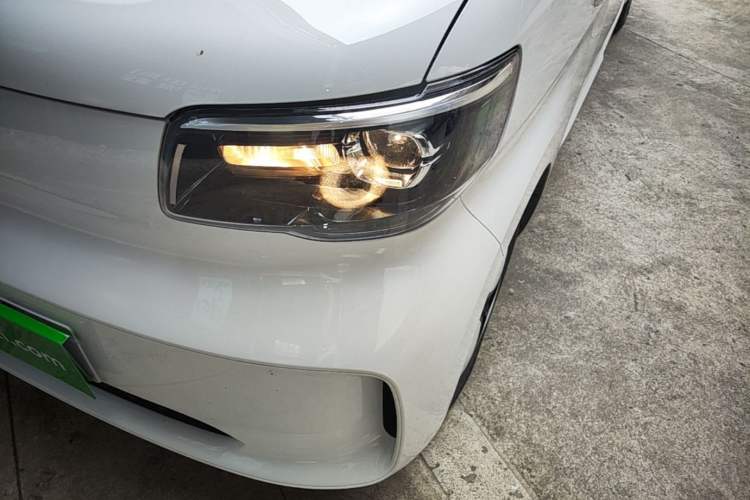 Used Wuling Zhiguang New Energy 2025 Standard Model Left Front Headlight