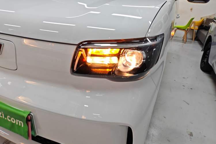 Used Wuling Zhiguang New Energy 2025 Standard Model Left Front Headlight