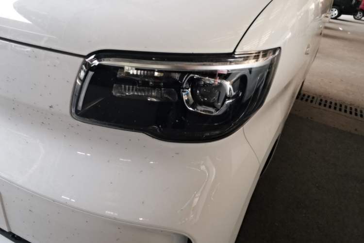 Used Wuling Zhiguang New Energy 2025 Model 305km Ambitious Edition Left Front Headlight