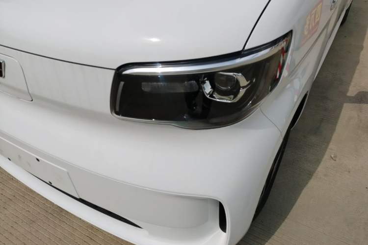 Used Wuling Zhiguang New Energy 2025 Model 305km Ambitious Edition Left Front Headlight