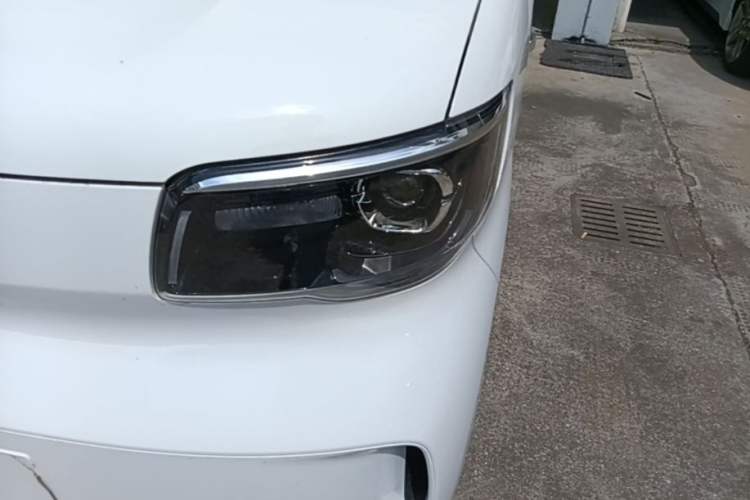 Used Wuling Zhiguang New Energy 2025 Model 305km Ambitious Edition Left Front Headlight