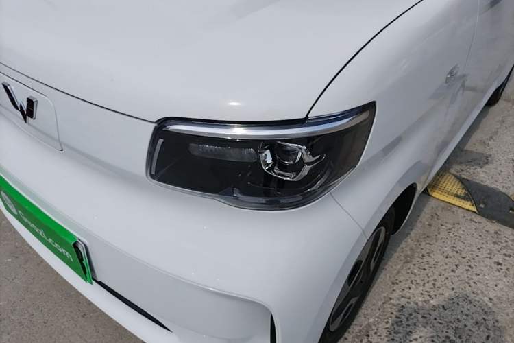 Used Wuling Zhiguang New Energy 2025 Model 305km Ambitious Edition Left Front Headlight