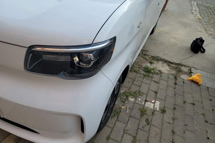 Used Wuling Zhiguang New Energy 2025 Model 305km Ambitious Edition Left Front Headlight
