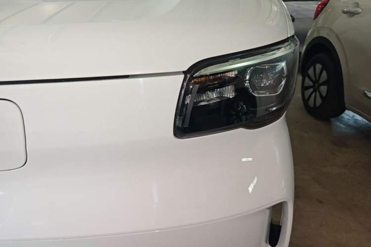 Used Wuling Zhiguang New Energy 2025 Model 305km Ambitious Edition Left Front Headlight