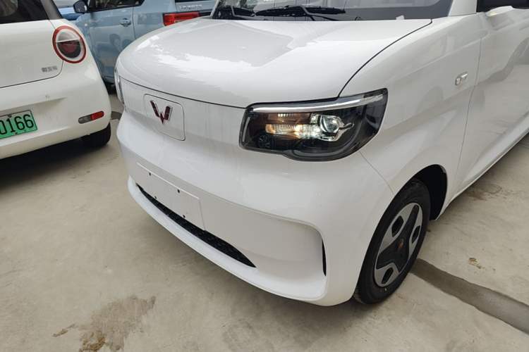 Used Wuling Zhiguang New Energy 2025 Model 305km Ambitious Edition Left Front Headlight