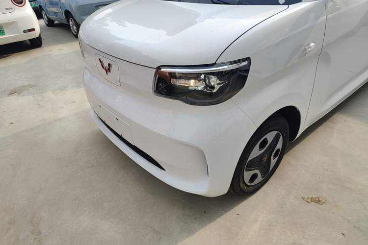 Used Wuling Zhiguang New Energy 2025 Model 305km Ambitious Edition Left Front Headlight