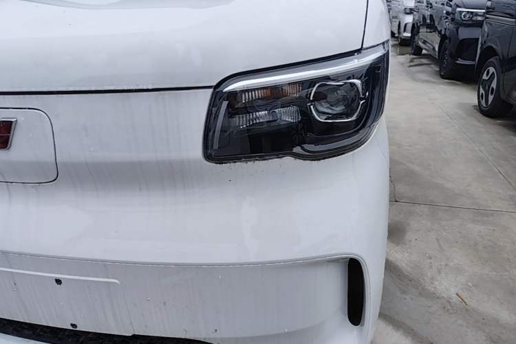 Used Wuling Zhiguang New Energy 2025 Standard Model Left Front Headlight