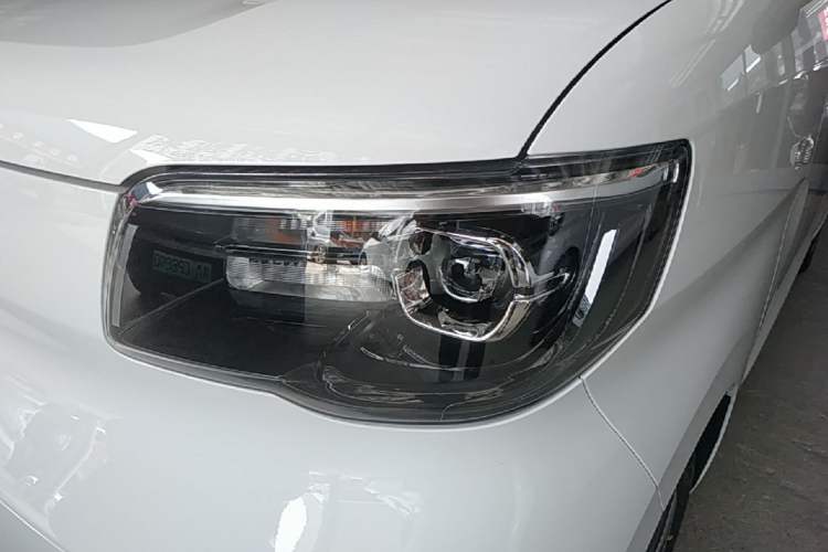 Used Wuling Zhiguang New Energy 2025 Model 305km Ambitious Edition Left Front Headlight