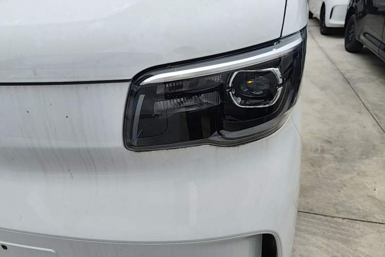 Used Wuling Zhiguang New Energy 2025 Standard Model Left Front Headlight