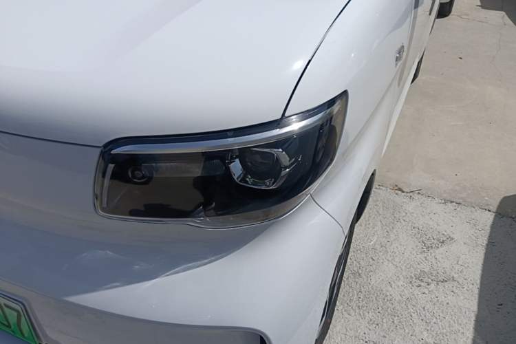 Used Wuling Zhiguang New Energy 2025 Model 305km Ambitious Edition Left Front Headlight