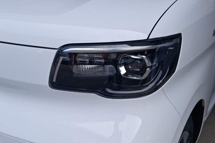 Used Wuling Zhiguang New Energy 2025 Model 305km Ambitious Edition Left Front Headlight