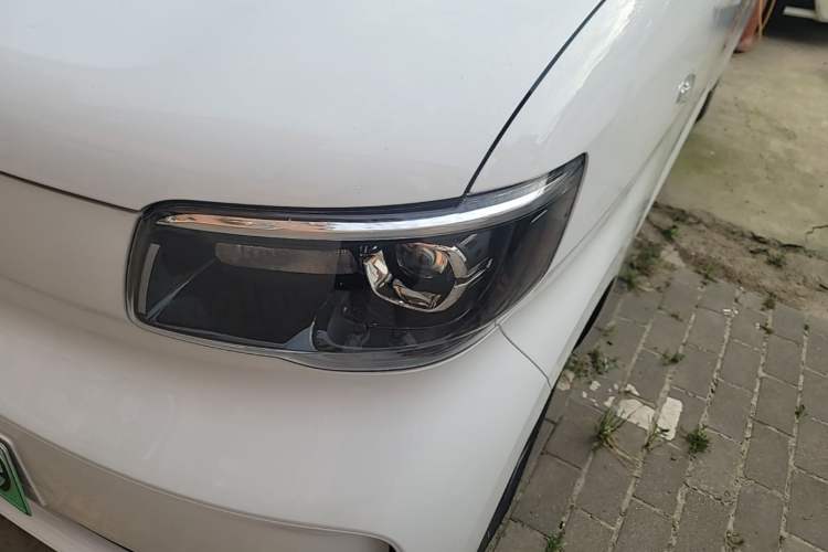 Used Wuling Zhiguang New Energy 2025 Model 305km Ambitious Edition Left Front Headlight
