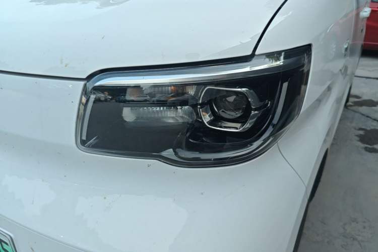 Used Wuling Zhiguang New Energy 2025 Standard Model Left Front Headlight
