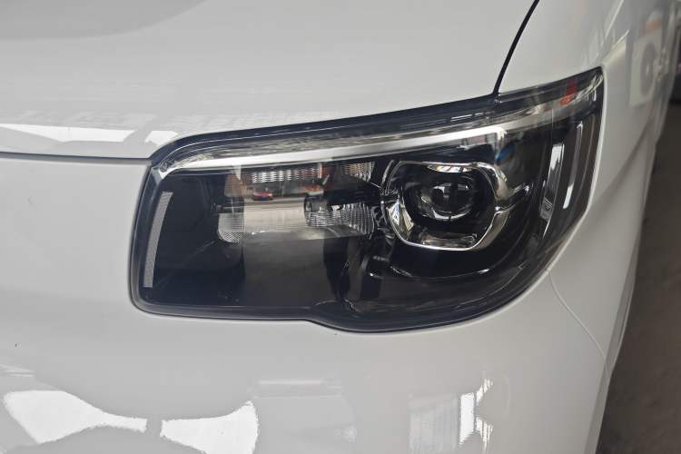 Used Wuling Zhiguang New Energy 2025 Model 305km Ambitious Edition Left Front Headlight