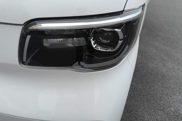 Used Wuling Zhiguang New Energy 2025 Model 305km Ambitious Edition Left Front Headlight