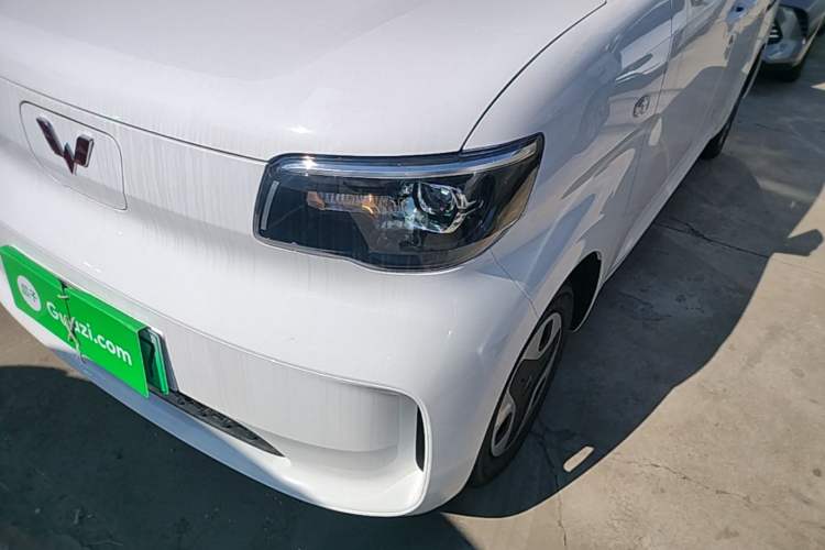 Used Wuling Zhiguang New Energy 2025 Model 305km Ambitious Edition Left Front Headlight