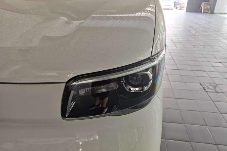 Used Wuling Zhiguang New Energy 2025 Model 305km Ambitious Edition Left Front Headlight