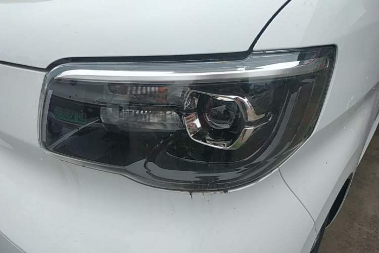 Used Wuling Zhiguang New Energy 2025 Model 305km Ambitious Edition Left Front Headlight