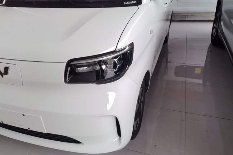 Used Wuling Zhiguang New Energy 2025 Model 305km Ambitious Edition Left Front Headlight