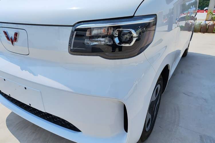 Used Wuling Zhiguang New Energy 2025 Model 305km Ambitious Edition Left Front Headlight