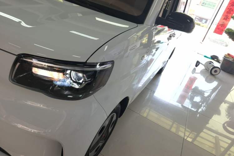 Used Wuling Zhiguang New Energy 2025 Model 305km Ambitious Edition Left Front Headlight