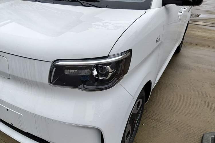 Used Wuling Zhiguang New Energy 2025 Model 305km Ambitious Edition Left Front Headlight