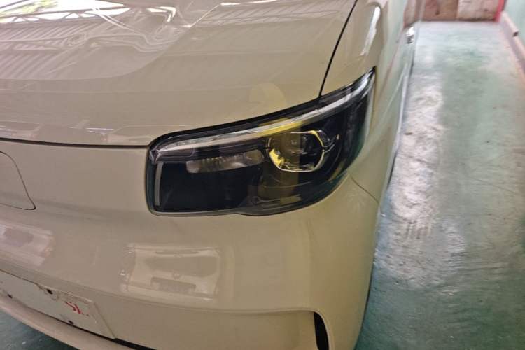 Used Wuling Zhiguang New Energy 2025 Model 305km Ambitious Edition Left Front Headlight