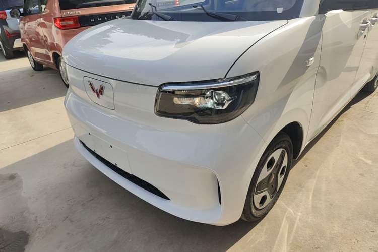 Used Wuling Zhiguang New Energy 2025 Model 305km Ambitious Edition Left Front Headlight