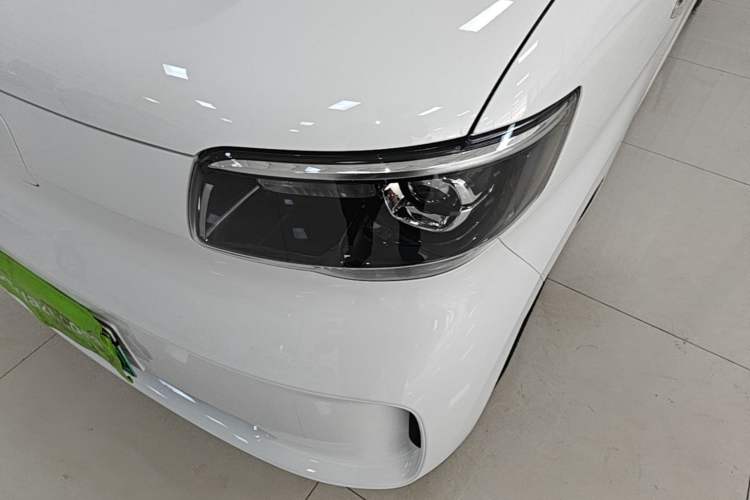 Used Wuling Zhiguang New Energy 2025 Model 305km Ambitious Edition Left Front Headlight