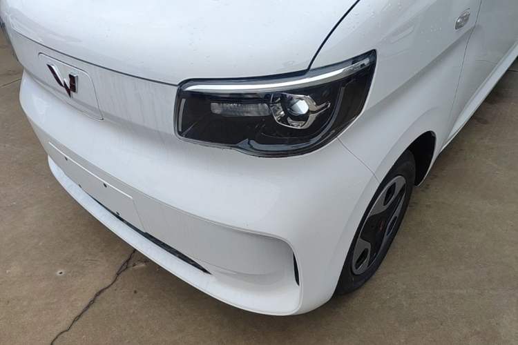 Used Wuling Zhiguang New Energy 2025 Model 305km Ambitious Edition Left Front Headlight