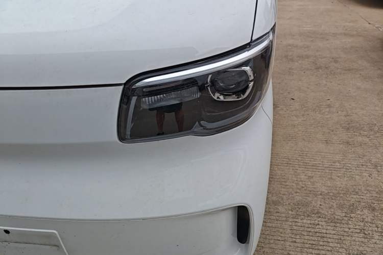 Used Wuling Zhiguang New Energy 2025 Model 305km Ambitious Edition Left Front Headlight