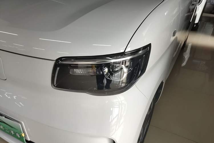 Used Wuling Zhiguang New Energy 2025 Model 305km Ambitious Edition Left Front Headlight