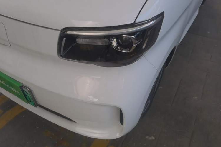 Used Wuling Zhiguang New Energy 2025 Model 305km Ambitious Edition Left Front Headlight