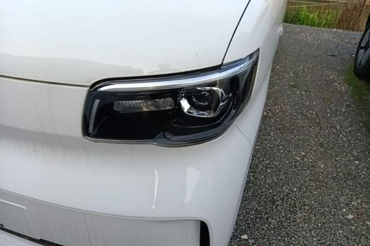 Used Wuling Zhiguang New Energy 2025 Model 305km Ambitious Edition Left Front Headlight