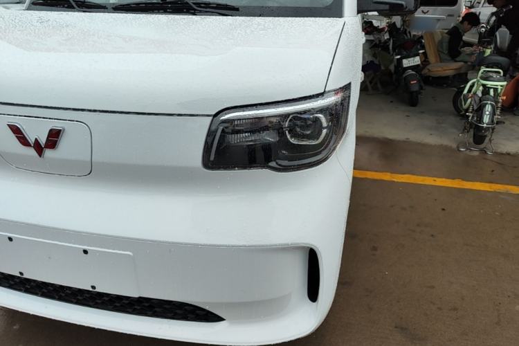 Used Wuling Zhiguang New Energy 2025 Model 305km Ambitious Edition Left Front Headlight