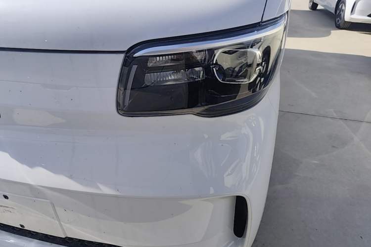 Used Wuling Zhiguang New Energy 2025 Standard Model Left Front Headlight
