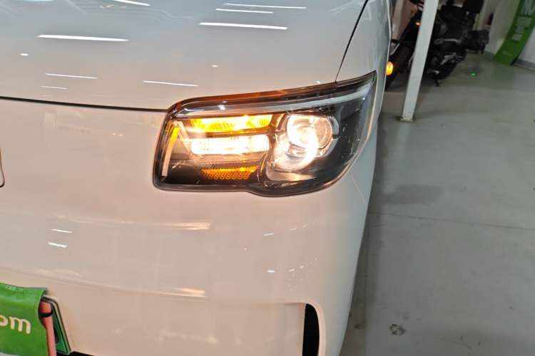 Used Wuling Zhiguang New Energy 2025 Standard Model Left Front Headlight