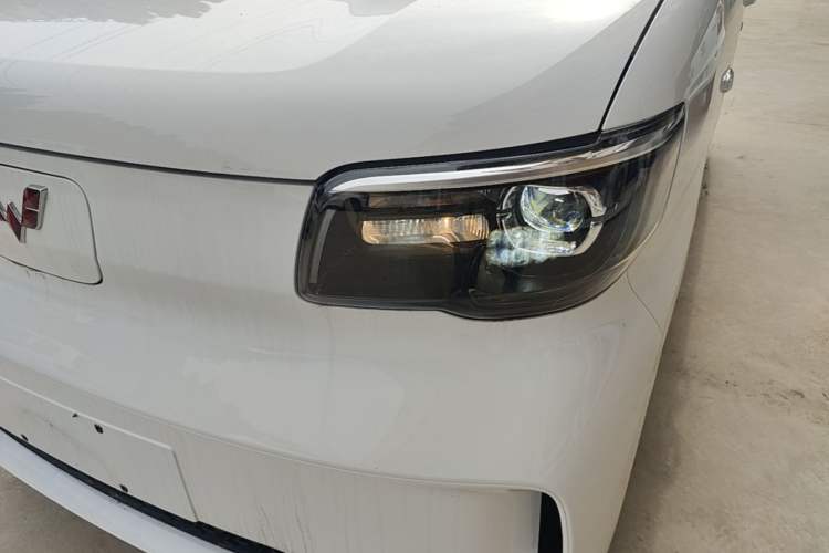 Used Wuling Zhiguang New Energy 2025 Model 305km Ambitious Edition Left Front Headlight