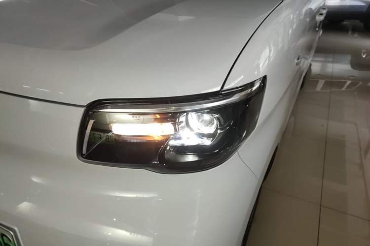 Used Wuling Zhiguang New Energy 2025 Model 305km Ambitious Edition Left Front Headlight