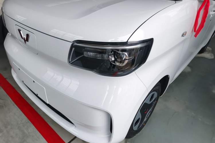 Used Wuling Zhiguang New Energy 2025 Model 305km Ambitious Edition Left Front Headlight