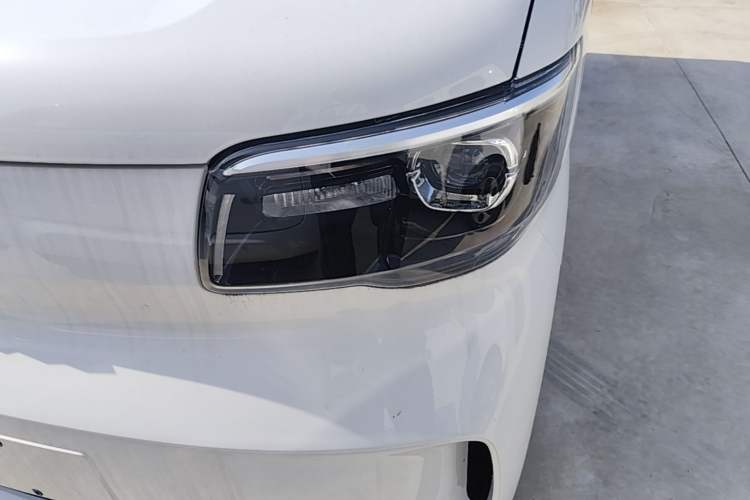 Used Wuling Zhiguang New Energy 2025 Standard Model Left Front Headlight