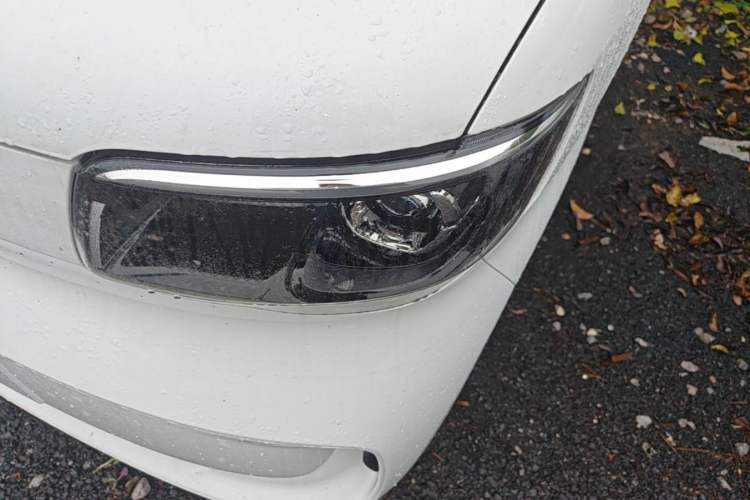 Used Wuling Zhiguang New Energy 2025 Model 305km Ambitious Edition Left Front Headlight