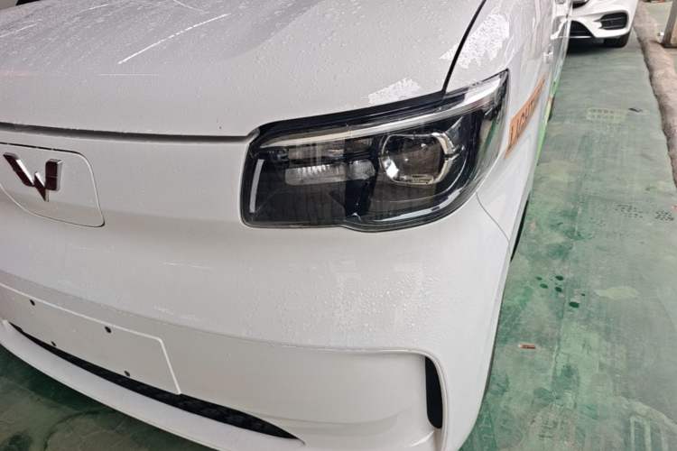 Used Wuling Zhiguang New Energy 2025 Model 305km Ambitious Edition Left Front Headlight