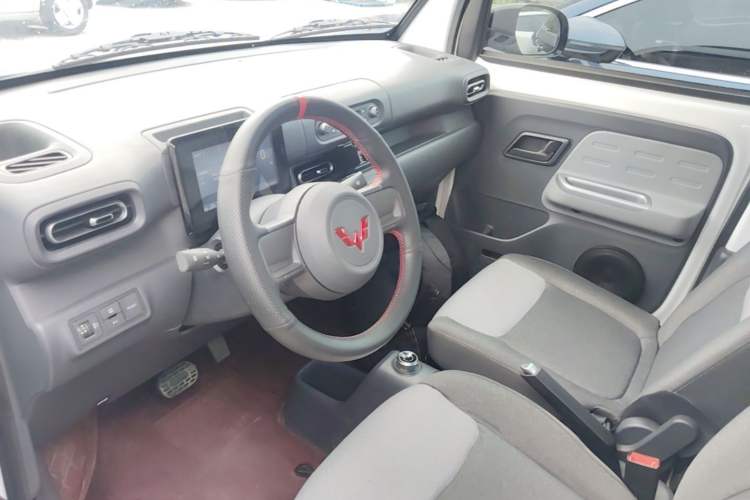 Used Wuling Zhiguang New Energy 2025 Model 305km Ambitious Edition Left Front Seat