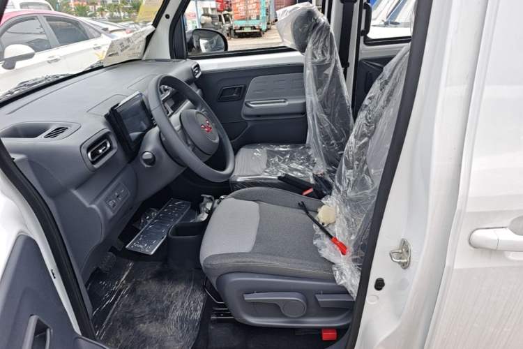 Used Wuling Zhiguang New Energy 2025 Model 305km Ambitious Edition Left Front Seat