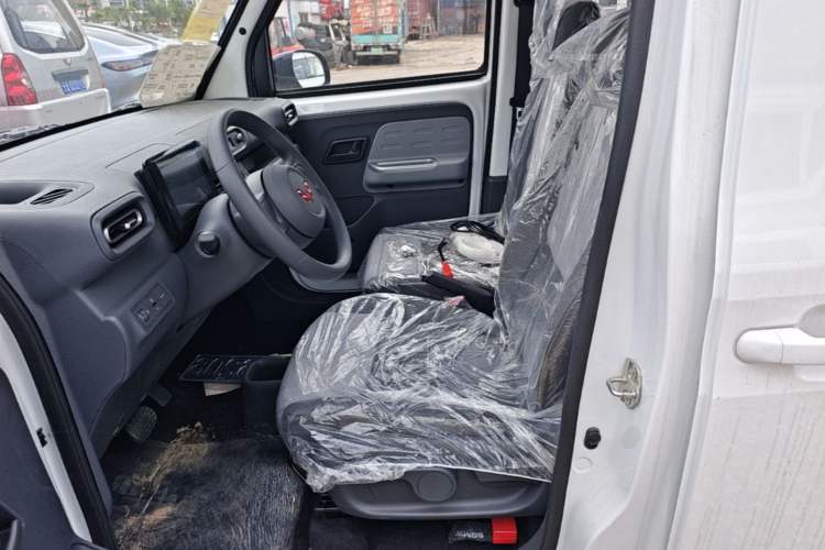 Used Wuling Zhiguang New Energy 2025 Model 305km Ambitious Edition Left Front Seat