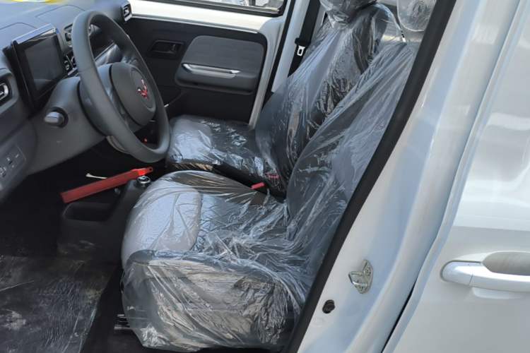 Used Wuling Zhiguang New Energy 2025 Model 305km Ambitious Edition Left Front Seat